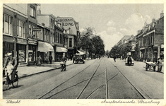 600123 Gezicht in de Amsterdamsestraatweg te Utrecht, uit het zuidoosten; links de huizen nrs. 176- hoger en rechts de ...